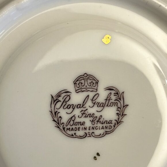 Vibrant Red Royal Grafton Tea Cup & Saucer - Picture 6 of 6